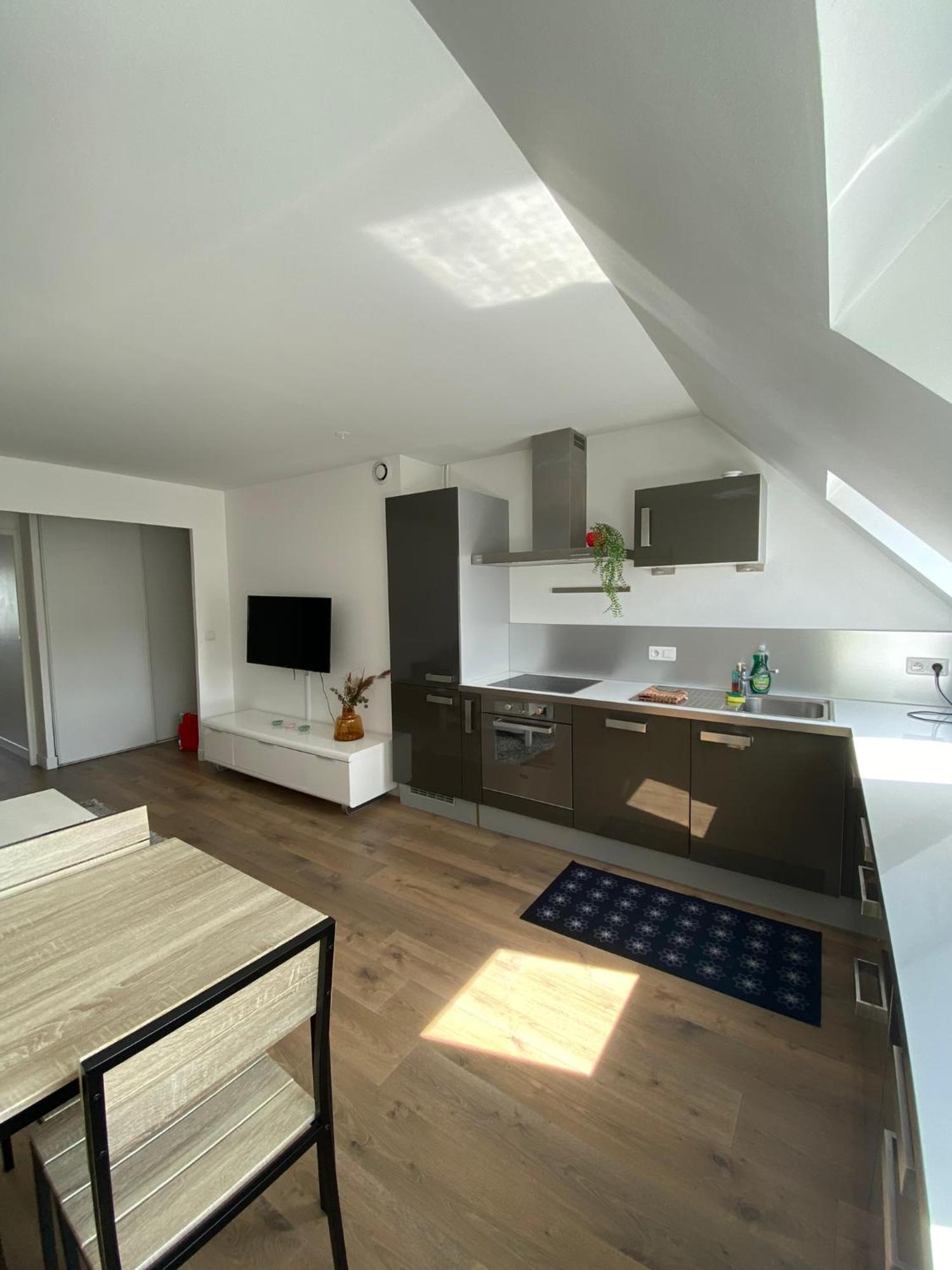 2 Chambres Hyper Centre Avec Place De Parking Et Wifi Amiens Exterior foto